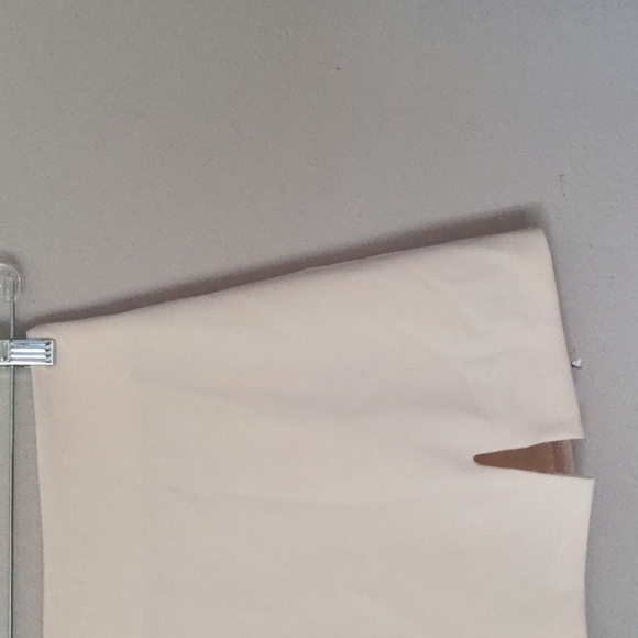 Like new, forever21 pink blush mini skirt with slit - Picture 2 of 5